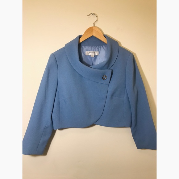 Tahari Jackets & Blazers - #HP🥳💥 Jacket - THAHARI 💙